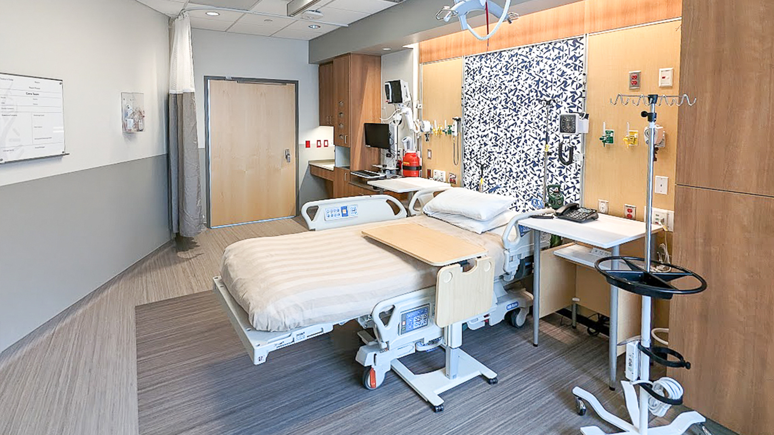 TSA-Architects_University-of-Utah-Health_Cardiovascular-Renovation_Acute-Internal-Medicine-Patient-Room